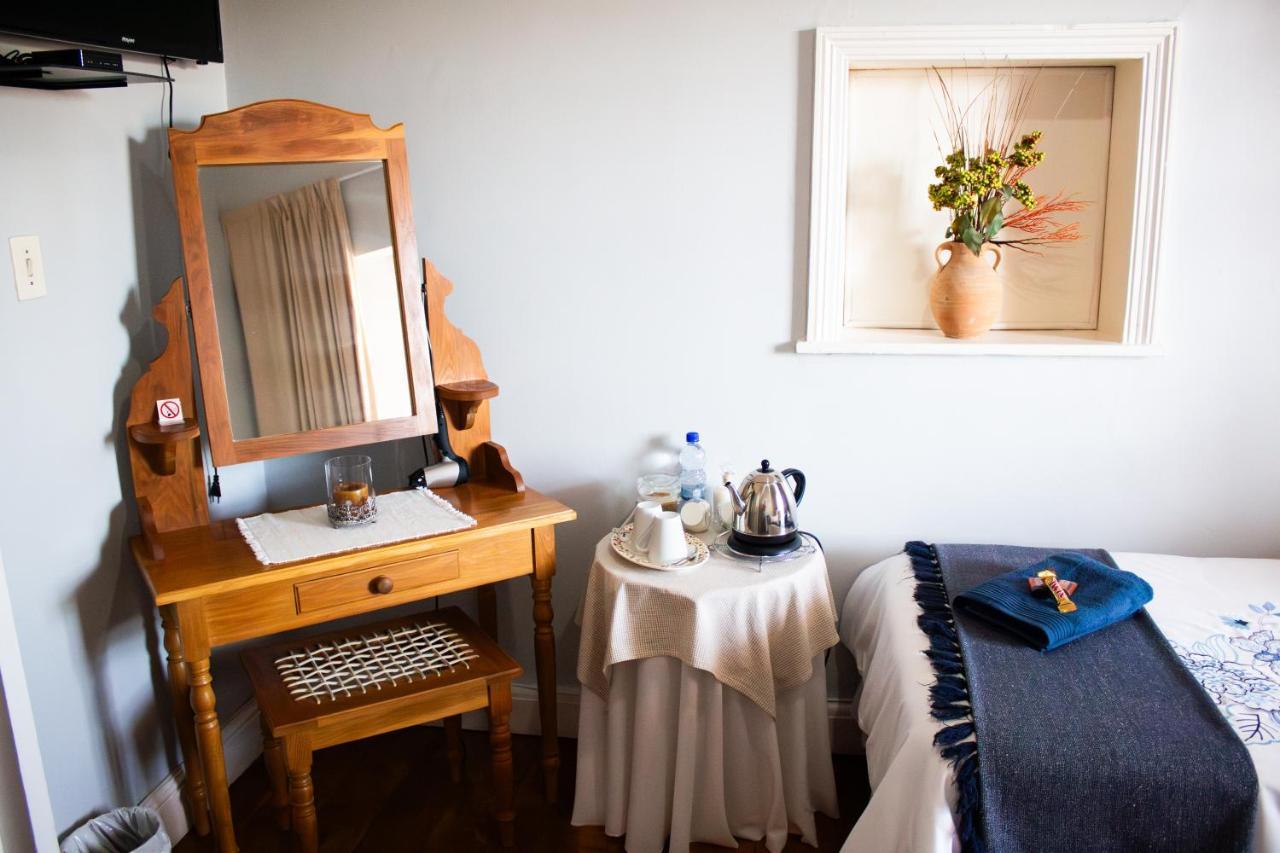 De Oude Yotclub Bed & Breakfast Oudtshoorn Bagian luar foto
