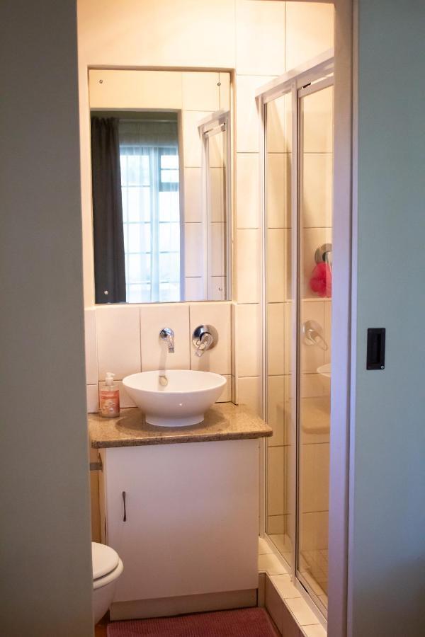 De Oude Yotclub Bed & Breakfast Oudtshoorn Bagian luar foto