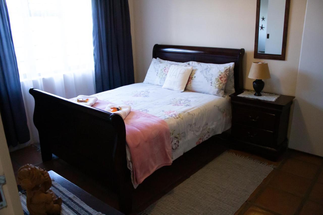 De Oude Yotclub Bed & Breakfast Oudtshoorn Bagian luar foto