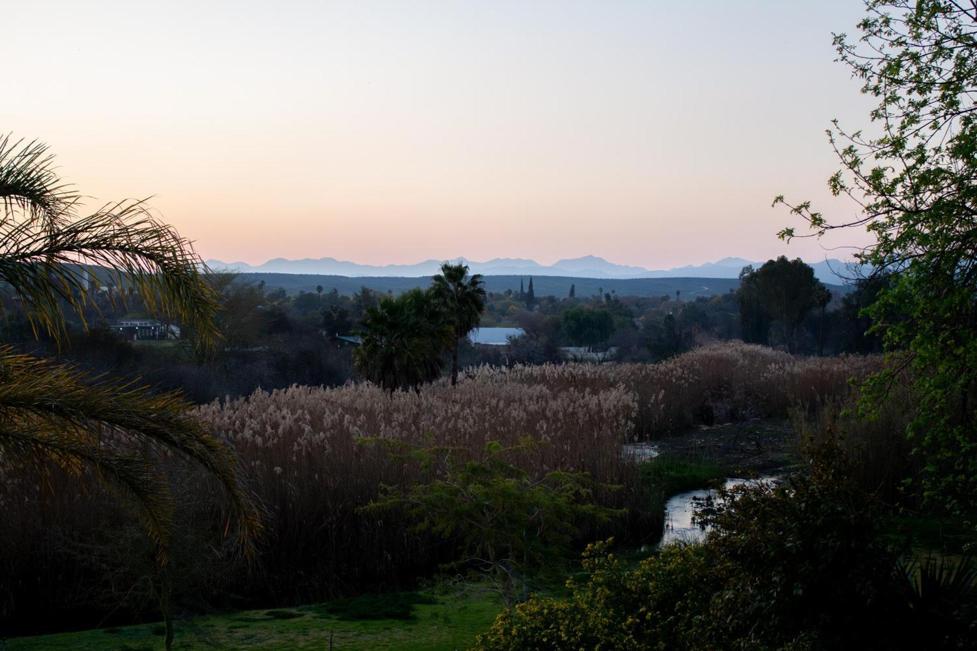 De Oude Yotclub Bed & Breakfast Oudtshoorn Bagian luar foto