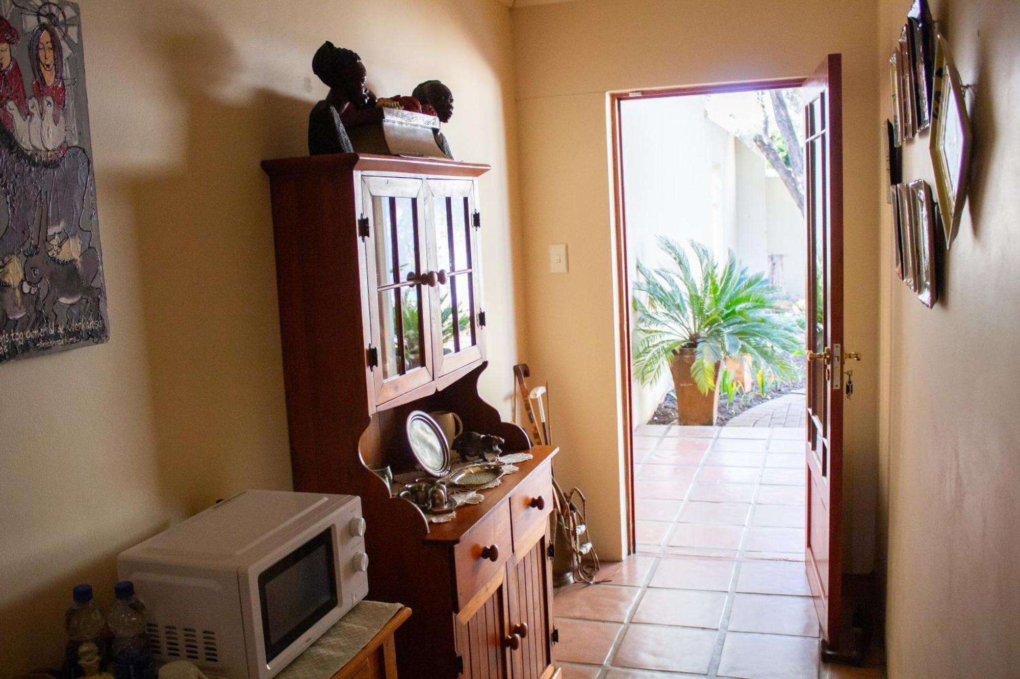 De Oude Yotclub Bed & Breakfast Oudtshoorn Ruang foto